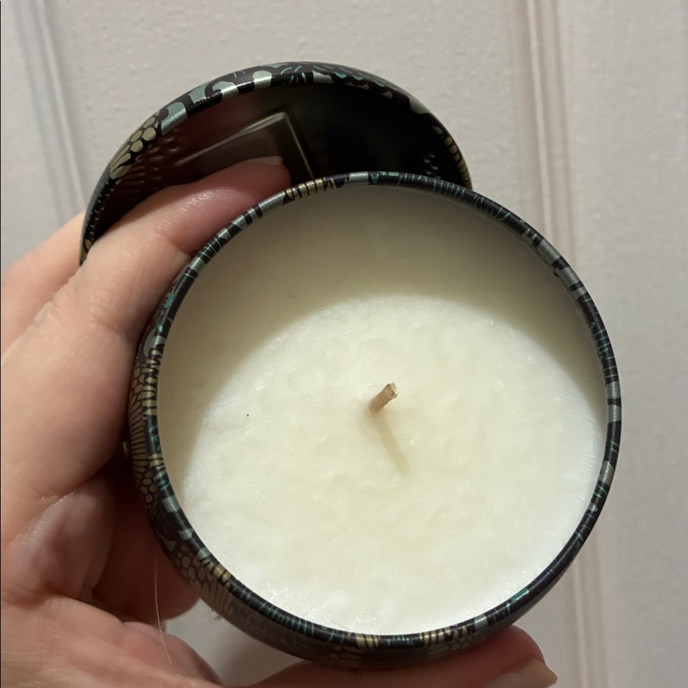 [ FINAL price ] Voluspa French Cade & Lavender Candle - Picture 2 of 2